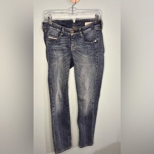 DIESEL jeans with a v accent in the back size 28x30